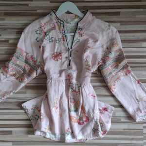 ODD MOLLY supersöt  - Sjuukt gullig Odd Molly blus 💕 Kolla gärna in mina andra annonser, har mer Odd molly till försäljning  💕