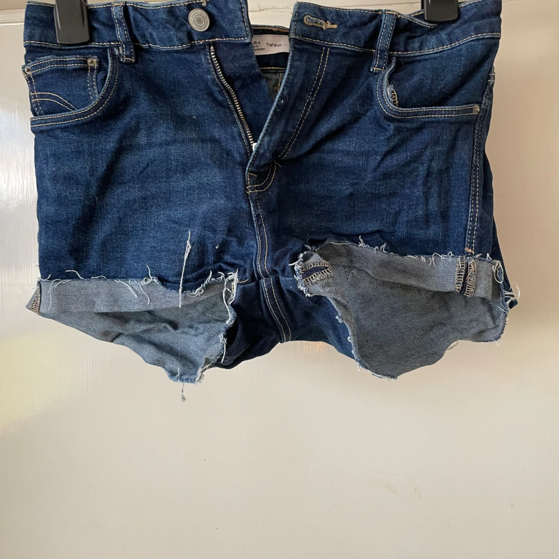 Slitna jeansshorts 