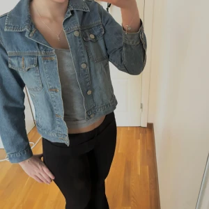 Jeansjacka - Jättefin, aldrig använd utan bara testad. Från hm, storlek xs