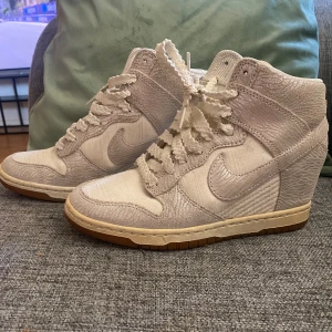 Nike skor med lite klack  - Oanvända köpte i new york 