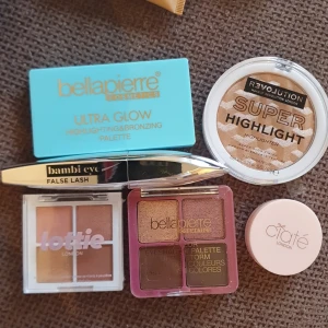 Makeup/Smink nyskick  - 6 produkter säljes tillsammans för 200kr Alla sex är i nyskick/oöppnade 1highlighting&bronzing palette, 1highlighter, 1mascara(svart), 2 eyeshadow palettes, 1 bronzer.