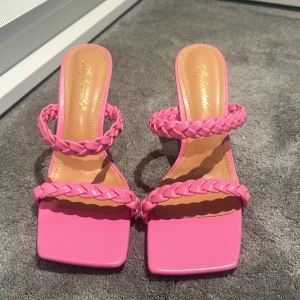 Rosa Klackskor - Rosa fina klackskor med öppen tå, storlek 39, aldrig använda, fint skick