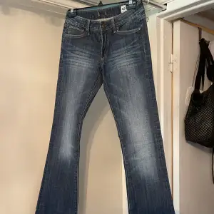 Supersnygga lågmidjade crocker jeans, storlek 28/34