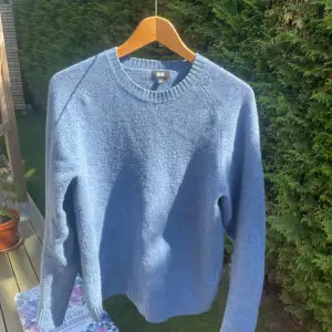 Säljer nu min gamla uniqlo tröja i ull. Jäcligt fet färg som jag använde mycket förut. Skicket är lite sämre 7/10. Skriv om du har några funderingar. ✨