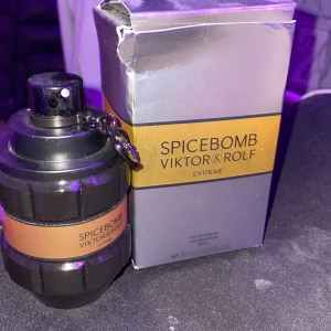 Spicebomb parfym - Säljer denna tvär feta parfymen, det är mycket kvar i den o den luktar sjukt gott