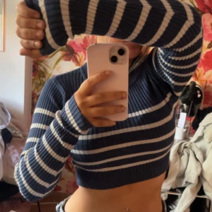 Blå randig tröja  - Jätte söt blå randig tröja som aldrig kommer till användning ❤️