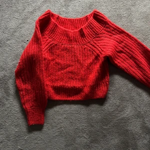 Stickad tröja - Super snygg stickad tröja säljes! Sparsamt använd, bra skick😊 