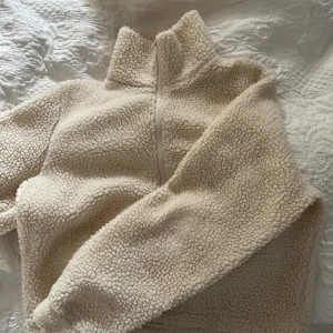 Teddytröja Bikbok - Teddytröja från bikbok, inga defekter. Pris kan diskuteras!