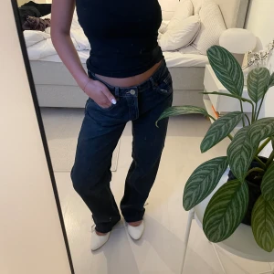 Zara jeans  - Mörk blåa jeans! Jätte snygga!☺️ dem är även lågmidjade 