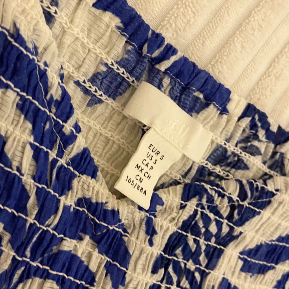 Smockad blus med puffärmar ☀️ - 91