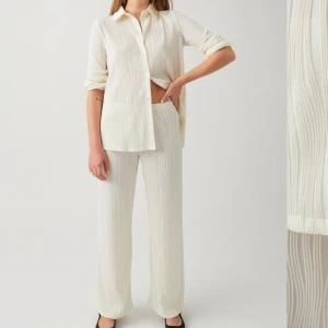 Set  - Säljer detta otroliga set från Ginatricot,  Köpt för: 760kr totalt.  Säljer för: 450kr (kan diskuteras)  eller vadera del för 250kr/st  Nyskick 🫶🏼