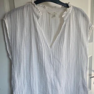 Blus hm - Blus från hm, har inte blivit använd tyvärr 