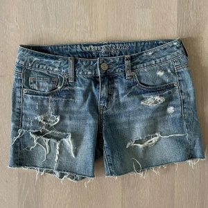 Lowrise shorts - Så himla fina lowrise shorts från American eagle! Midjemått: 39cm