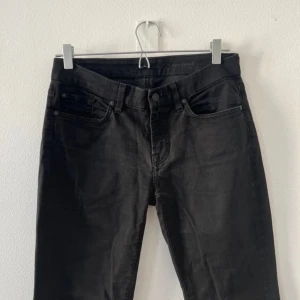 Långa bootcutjeans - Långa lågmidgade jeans inköpta i London. 