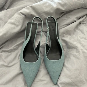 Klackskor i denim - Klackskor i denim från Nakd, aldrig använda endast testade inomhus. Slutsålda på hemsidan💕