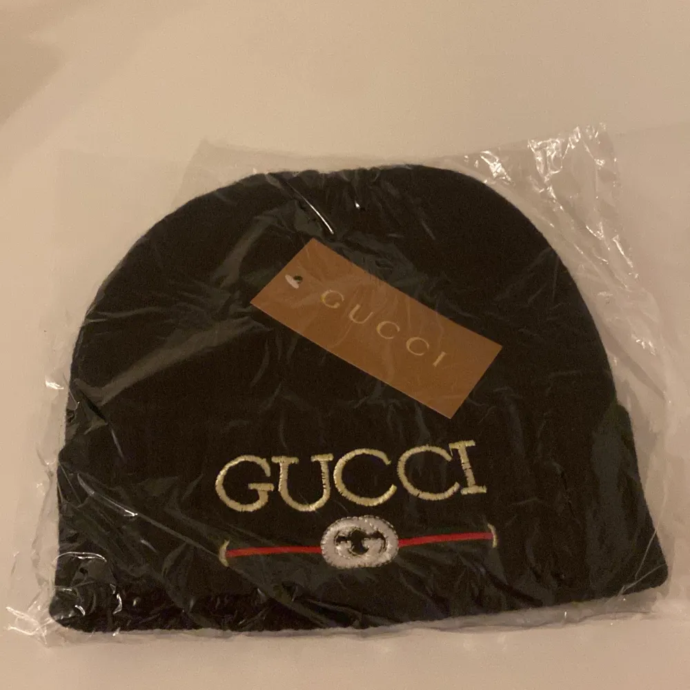 Gucci mössa till salu, 1:1 replika fet  kvalite. Liten i storleken. . Övrigt.