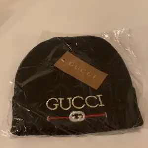 Gucci mössa till salu, 1:1 replika fet  kvalite. Liten i storleken. 