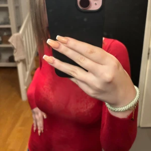 Intimissmi - säljer denna röda intimissmi tröjan i storlek m, använd 3-4 gånger och är i ett jätte bra sick!🥰🥰