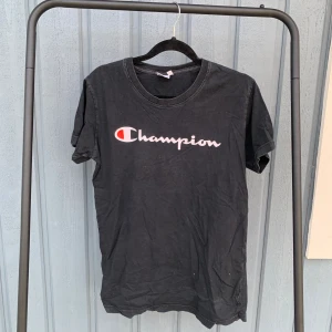 T-shirt - Jätte fin t-shirt som inte kommer till användning 