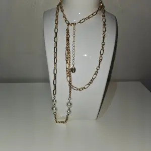 Halsband med några pärlor på sig, aldrig använt
