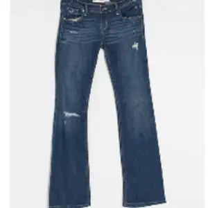 Säljer mina absoluta par jeans. Dem är från Hollister och är super fina! Bootcut och low waist. Har lite defekter, kom privat för bilder❤️