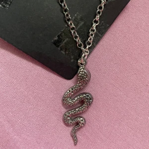 Handgjort halsband - Fint oanvänt 