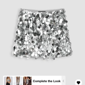 Oanvänd silver glitterkjol från Cider - Helt ny, lappen kvar. Säljer för den var för stor. Perfekt till Guts tour eller till fest!🙌🏻✨(nypris: 280 + frakt)