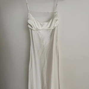 Klänning - Satin klänning från Zara 