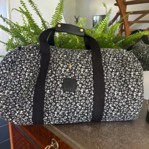 Eden&Odd väska  - Superfin Väsk från Eden&Odd, använd fåtal gånger, bra skick💕