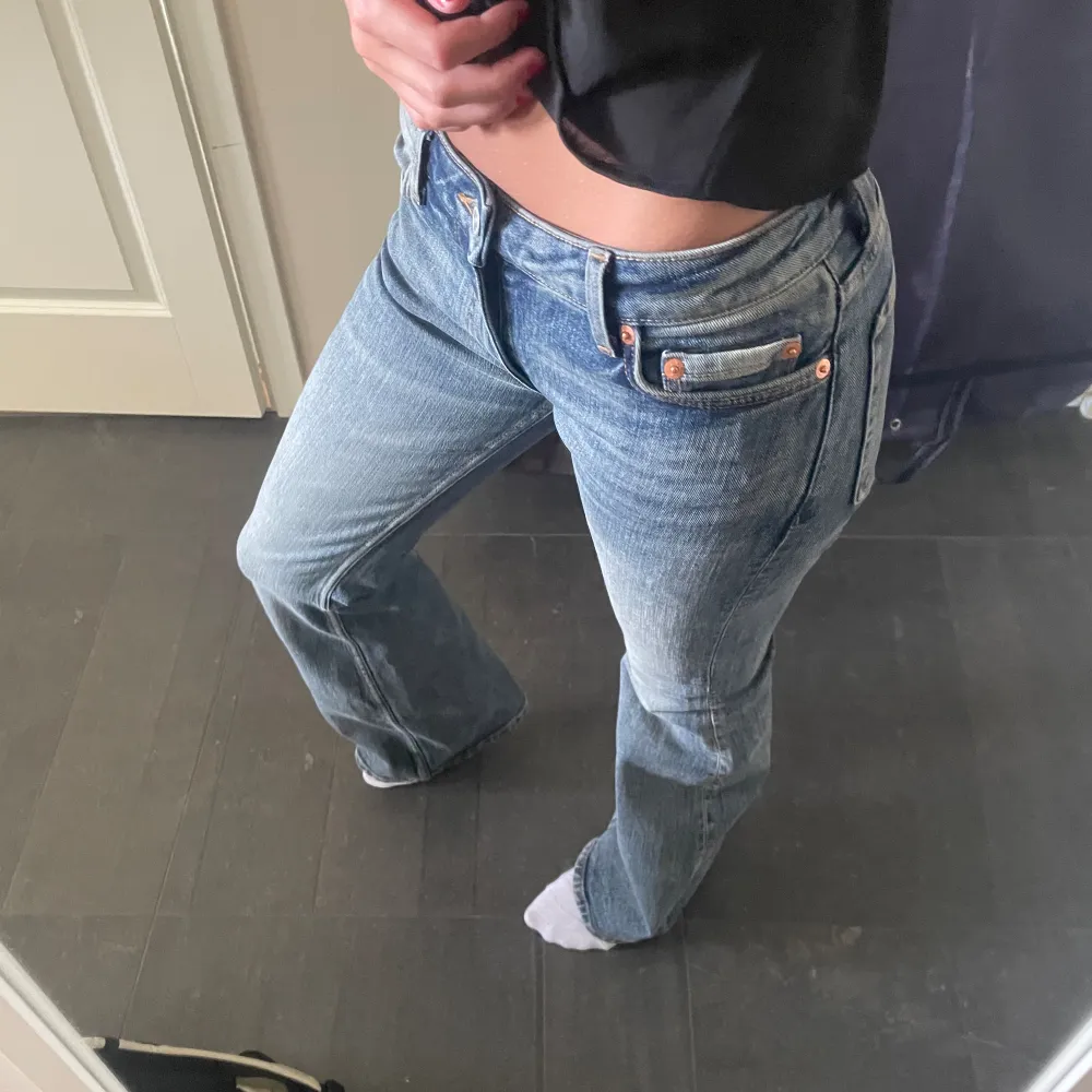 Lågmidjade bootcut jeans, använda fåtal gånger. Jeans & Byxor.