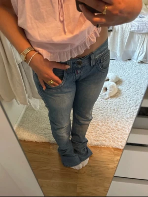 Replay jeans  - Då snygga jeans från Replay som tyvärr inte passade mig. Jag är 168 och de är väldigt långa på mig. W30 L32  Hör av er vid frågor till mig.🙌🏻🤩(lånade bilder)