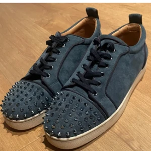 Christian Louboutin  - Ett par Christian Louboutins i sjukt bra skick 7/10 😎skriv privat och skicka gärna prisförslag så kan vi bestämma därifrån 😜