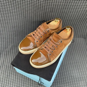 Lanvin Skor - Sjukt fräscha Lanvin! ❗️UK 6 passar 41-42❗️skick 9/10 box, dustbag medföljer✅ Ny pris 4999kr mitt pris 1999kr🍸🍸