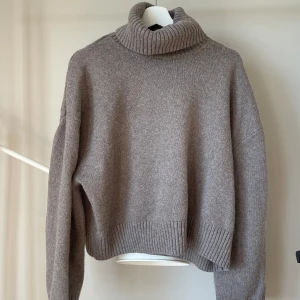 Tröja - Stickadtröja i ullblandning från h&m, använd fåtal gånger.