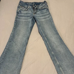 Low waist jeans with pockets - Säljer dessa jeans då jag inte får någon användning av de💗💗jättefina low waist bootcut jeans. 