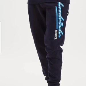 Hh - Hej jag vill sälja dessa byxor för att hag har bytt stil 