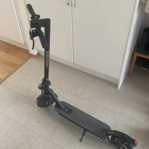 El sparkcykel. - Jag säljer nu min el sparkcykel. Då jag känner att jag inte har någon användning av den längre. Den funkar utmärkt och har haft den nu i 1 år ungefär.  Den toppar 30 km i timmen och finns tre olika körlägen. Fraktar ej!