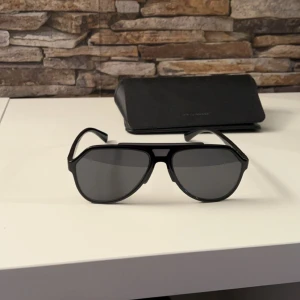 Dolce & Gabbana solglasögon  - Köpt för 2100 kr på zalando för 1 år sedan. Skick 9/10 