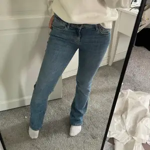 Säljer dessa populära jeans från Zara, är som nya!😍