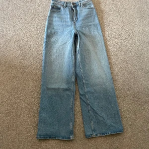 Lee jeans  - - Märkes jeans från Lee - Modell: Stella A Line - Fint skick  - Storlek: 25 Längd: 31