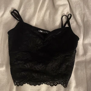 Topp - Säljer denna söta topp från New yorker, då den inte kommer till någon användning längre