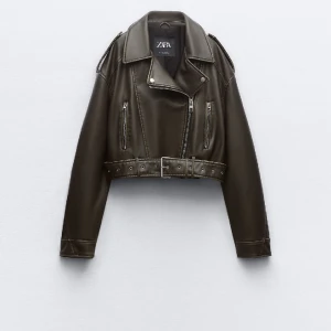 Zara Bikerjacket - Virala zara biker jackan är i storlek XS, den är oversize!  Knappt använd och inköpt i våras.  Orginal pris 700 kr.