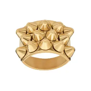 Säljer nu min Edblad ring i guld strl M vilket motsvarar 17,5mm❤️ använd några gånger mer ser helt ny ut då jag märkt att jag är mer silvrig i smycken! Skriv i dm om ni har frågor eller vill ha flera bilder!❤️