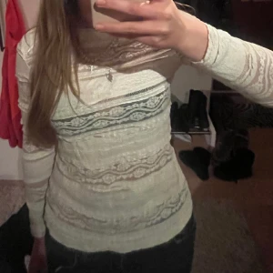 Mönstrad topp - Jättefin topp med mönster som är seetrough. Bra skick 
