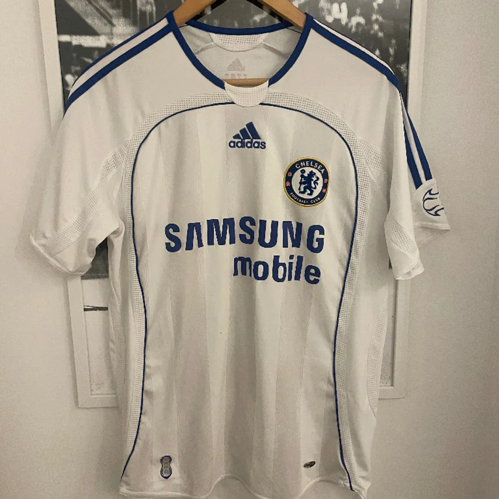 Chelsea bortatröja från säsongen 06/07. 10/10 skick.. T-shirts.