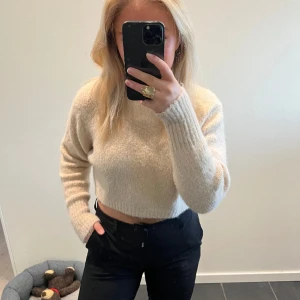 Croppad tröja - Från Zara, aldrig använd, saknar prislapp💗
