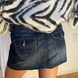 Jeanskjol  - Jeanskjol, strl 38, nyskick. Köpa via ”köp nu” knappen! 💙