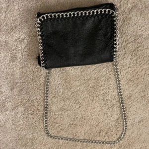 Väska  - Säljer den här väskan, andvänt fåtal gånger 