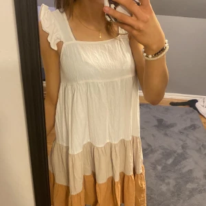 Vit klänning  - Kontakta vid intresse av köp 💞