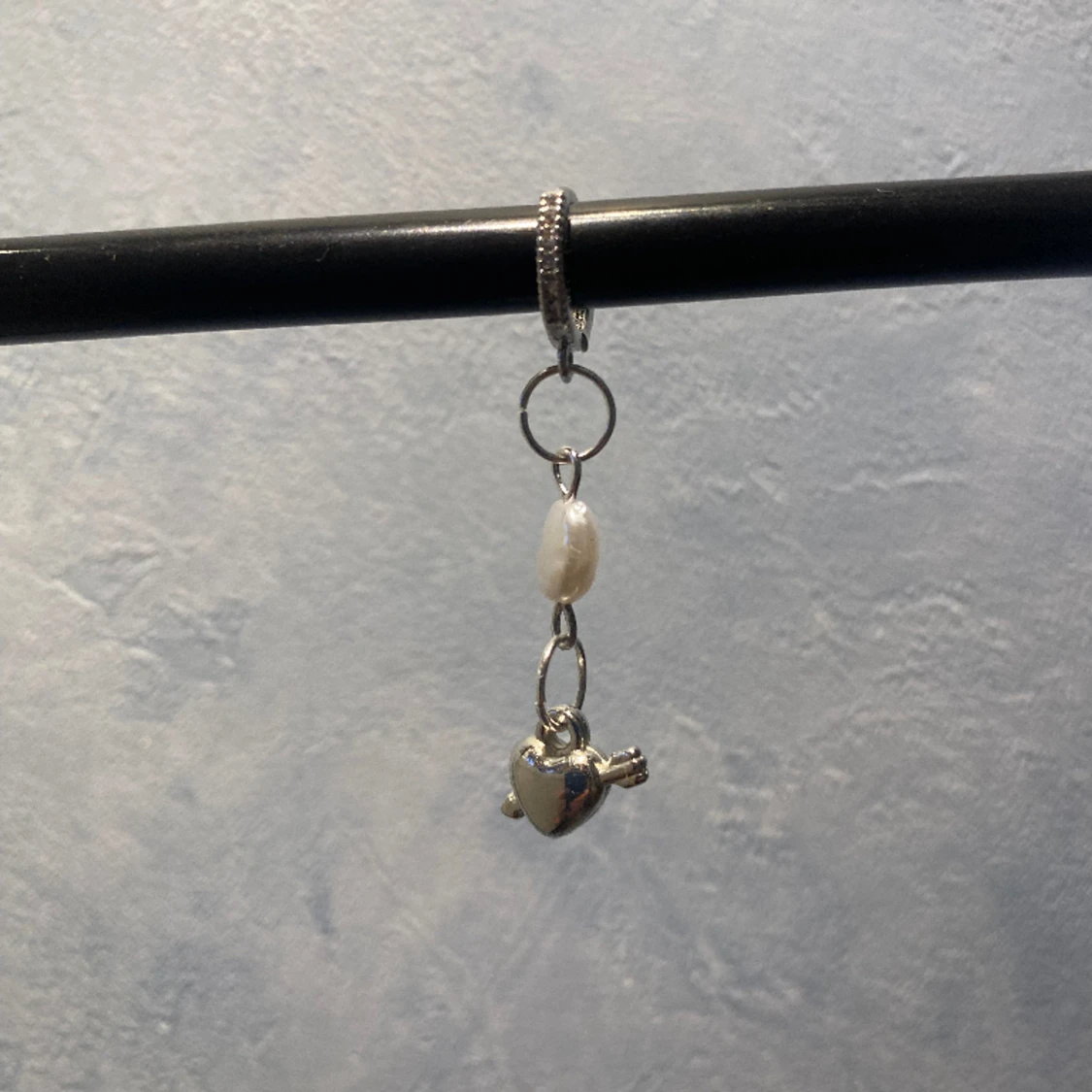 Hjärtörhängen med pärla